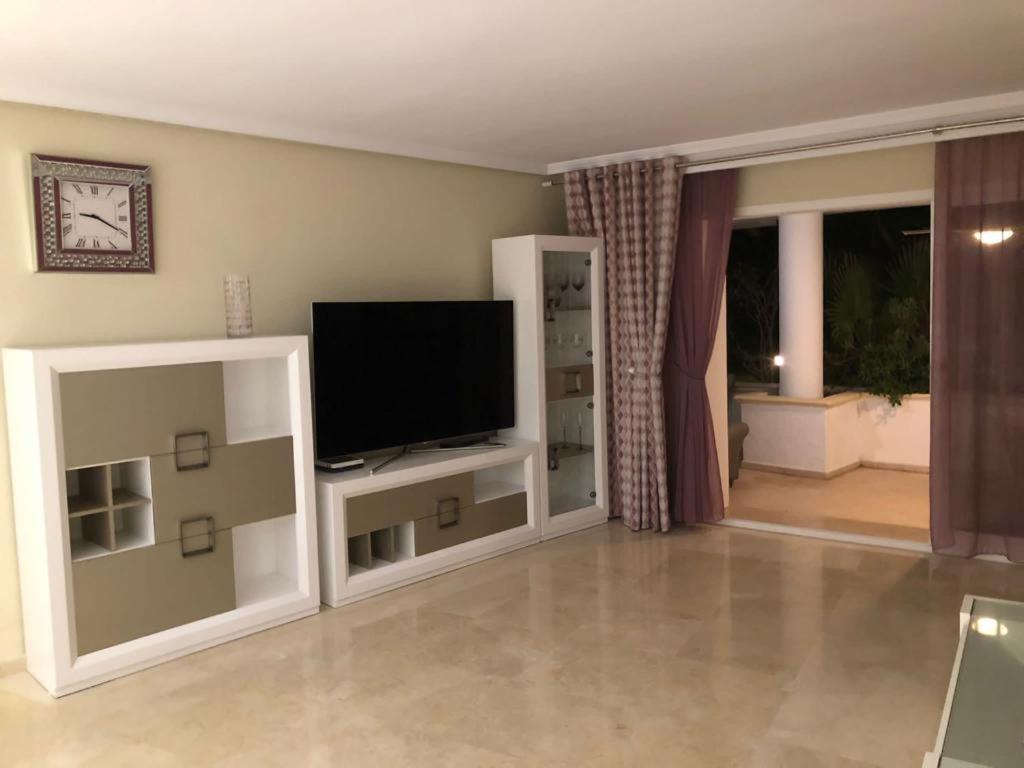 Dominion Apartments เอสเตโปนา ภายนอก รูปภาพ