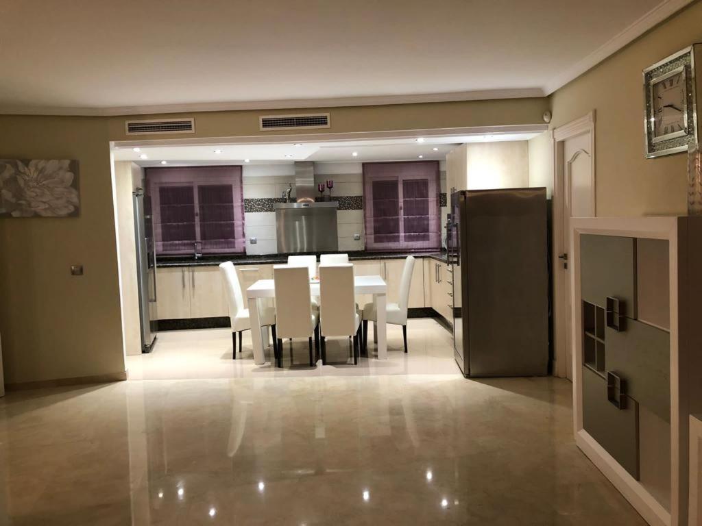 Dominion Apartments เอสเตโปนา ภายนอก รูปภาพ