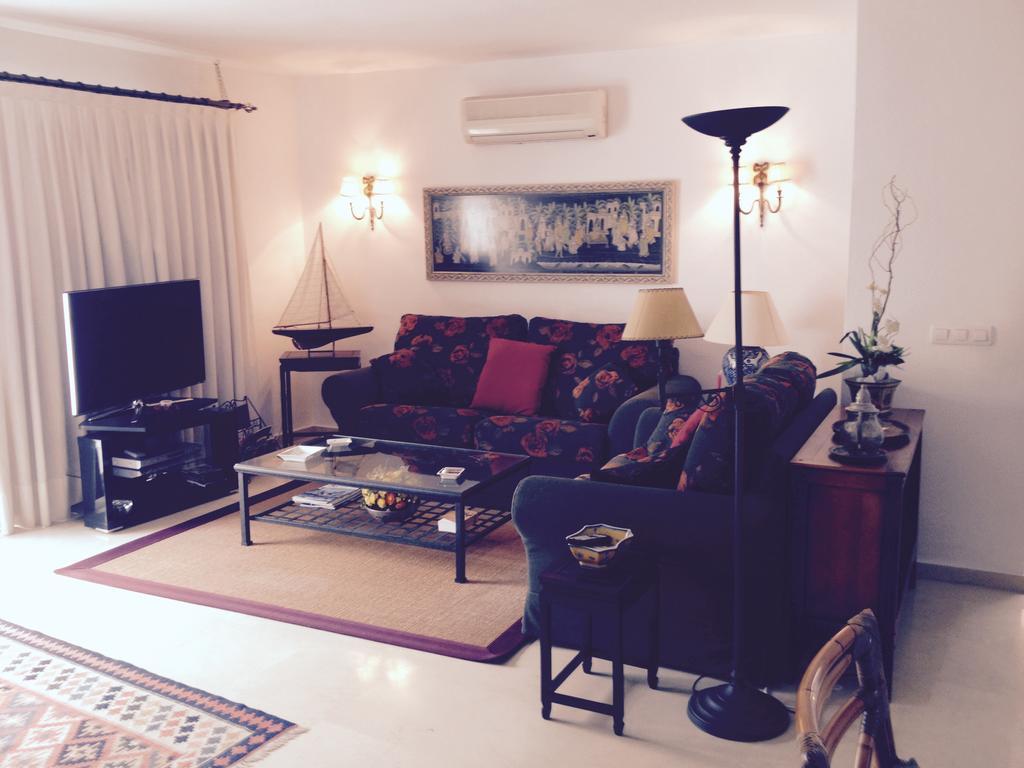 Dominion Apartments เอสเตโปนา ห้อง รูปภาพ
