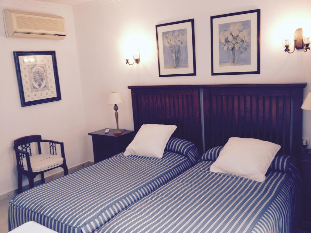 Dominion Apartments เอสเตโปนา ห้อง รูปภาพ