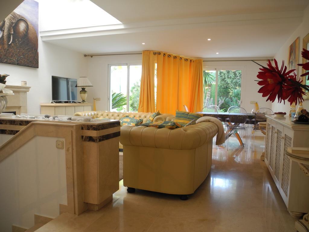Dominion Apartments เอสเตโปนา ภายนอก รูปภาพ